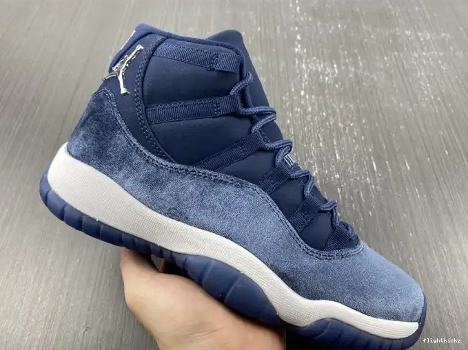 AR0715-441 Midnight WMNS Jordan 11 Navy Air Velvet 0525